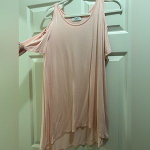 Soft pink, short sleeve with small gap on shoulders, flowy top